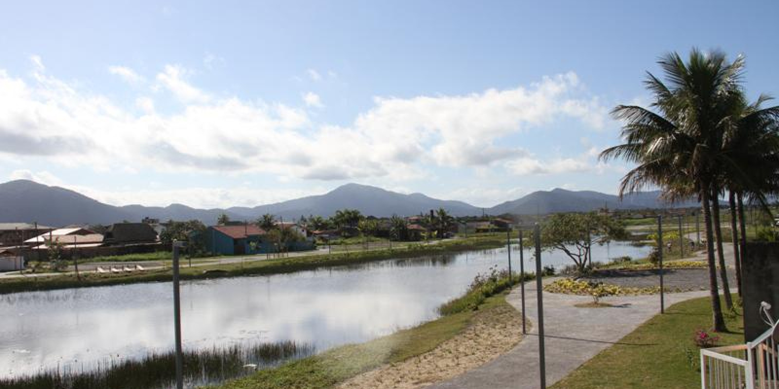 Praça Lagoa do Adriana com 5.700 metros da pista de caminhada